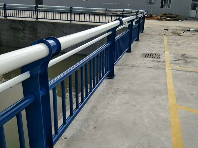 GUARDRAIL PROTECTION IN A FACTORY